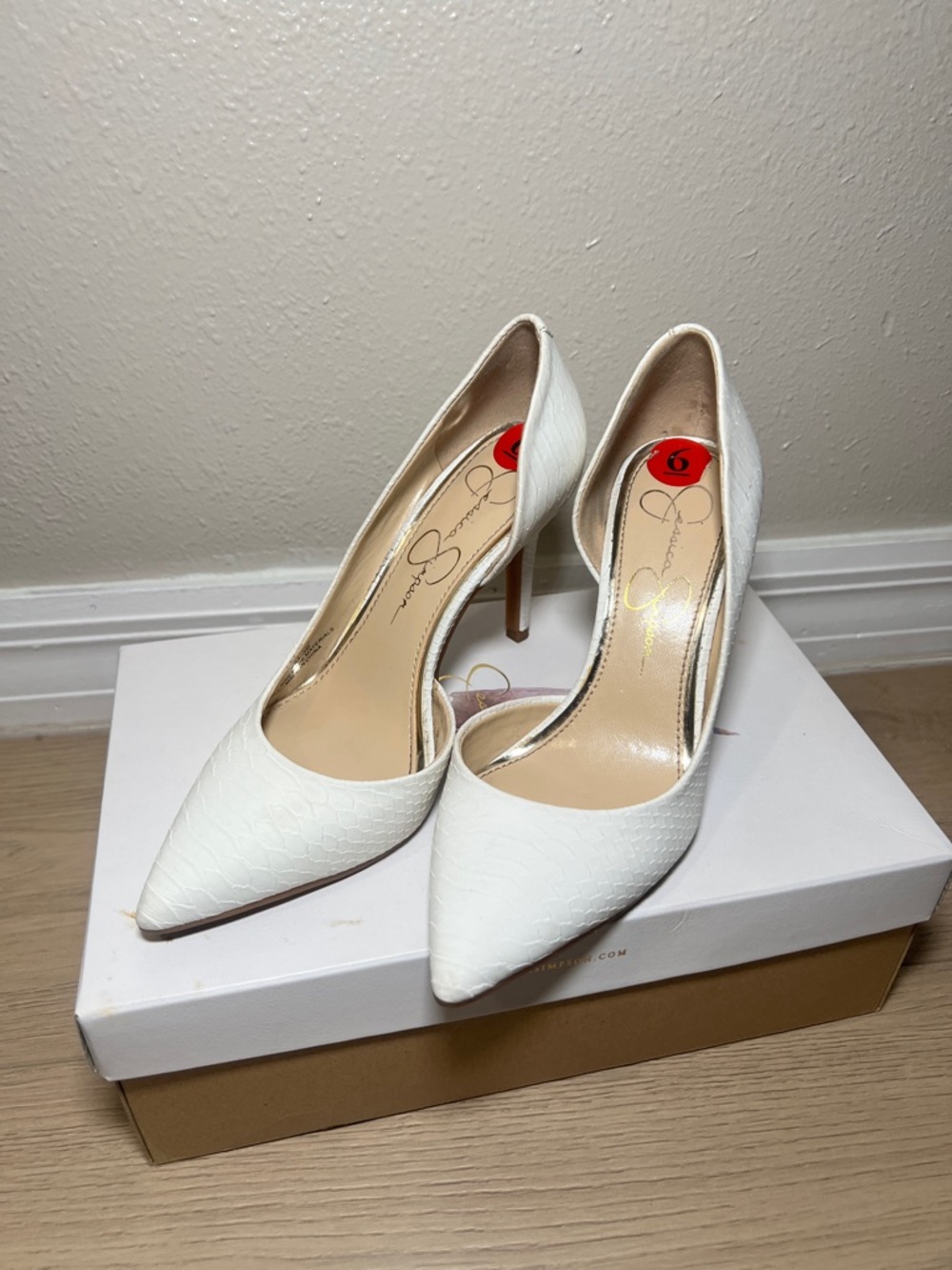 Jessica Simpson White Pointed-Toe D'Orsay Pumps